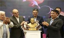 رونمایی مدیرعامل از سردیس خود؛ اقدام بحث‌برانگیز درمراسم روز کارگر اهر