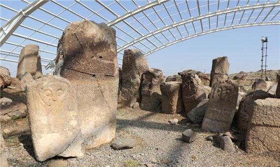 سایبانی برای مردان سنگی شهریئری
