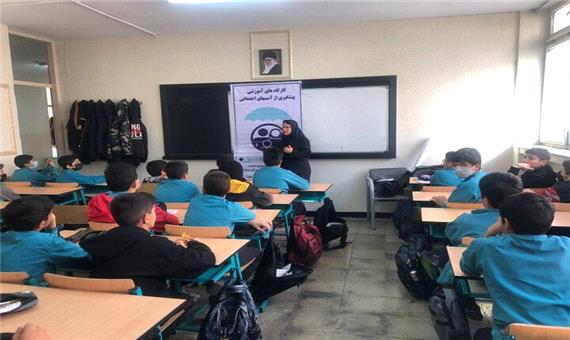 برگزاری کارگاه‌های آموزشی" پیشگیری از آسیب‌های اجتماعی" در مدارس و محلات منطقه13