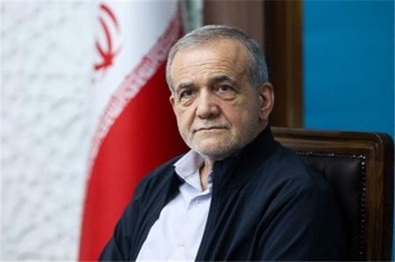 واکنش پزشکیان به ترکی حرف زدن یک خبرنگار: فارسی حرف بزن آمریکا هم بفهمد