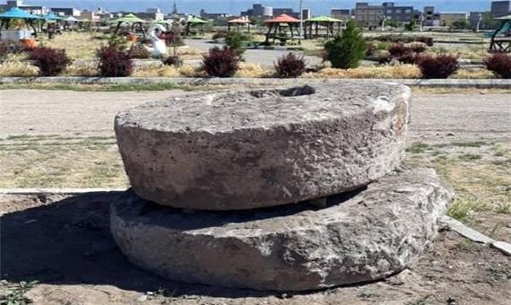 شناسایی 2 آسیاب سنگی تاریخی در سراب