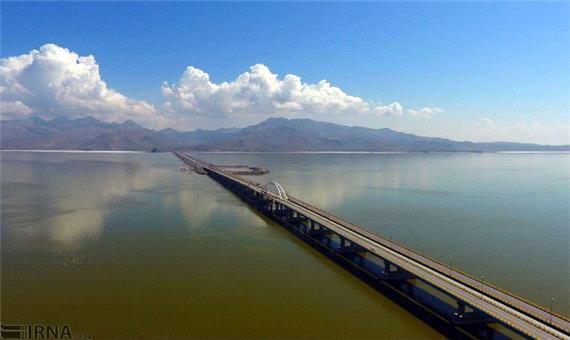 سالانه 556 میلیون متر مکعب آب به دریاچه ارومیه منتقل می‌شود