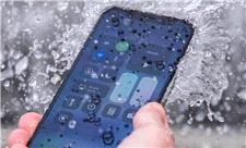 با فناوری جدید اپل، زیر باران هم می‎توانید با گوشی خود کار و تایپ کنید