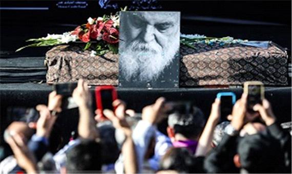 مراسم تشییع پیکر هوشنگ ابتهاج در تهران و وداع با ارغوان + تصاویر