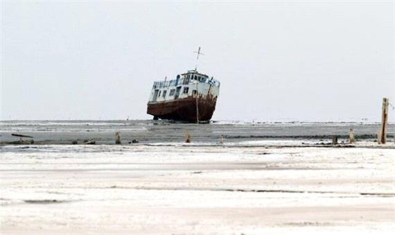 برداشت یک میلیون تُن نمک از دریاچه ارومیه