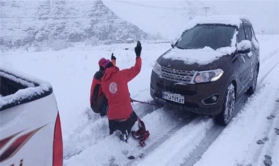 امدادرسانی هلال‌احمر زنجان به 99 خودروی گرفتار در برف و کولاک