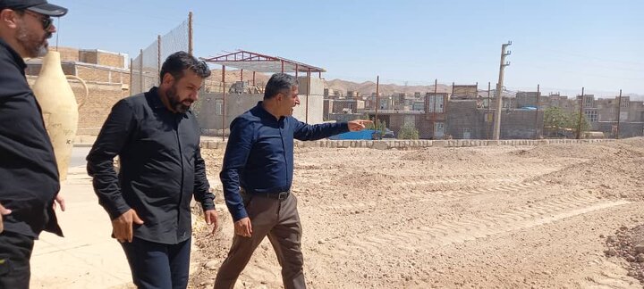 ساخت زمین چمن مصنوعی در شهر قصر شیرین