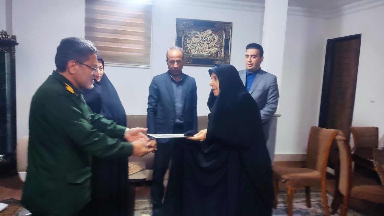 دیدار با خانواده‌های آزادگان در شهرستان پلدشت