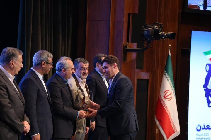 تجلیل از صنعتگران نمونه آذربایجان شرقی با حضور رئیس‌جمهور
