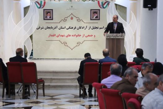 لزوم معرفی آزادگان و شهیدان فرهنگی و دانش‌آموزان شهید به نسل جدید
