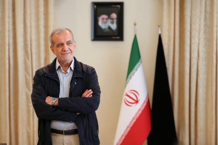 آقای رئیس جمهور! بیش از این مردم را معطل وفاق با این مسئول و آن سازمان نکنید | قول رفع فیلترینگ را داده‌اید و حالا باید به آن عمل کنید