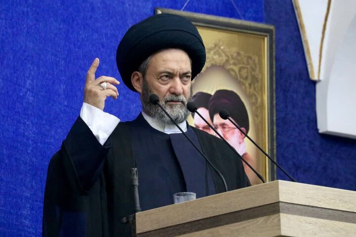 امام جمعه اردبیل: نظام تک قطبی به پایان رسیده است