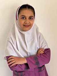 مشارکت دانش آموز مدرسه شهدای غزه ماکودر نوسازی کلاس درسش