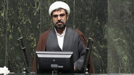 نماینده مجلس: وزارت خارجه ۱۰۰ دلار از اتباع می‌گیرد و به آن‌ها اقامت می‌دهد، با اینکه اصلا متولی این کار نیست