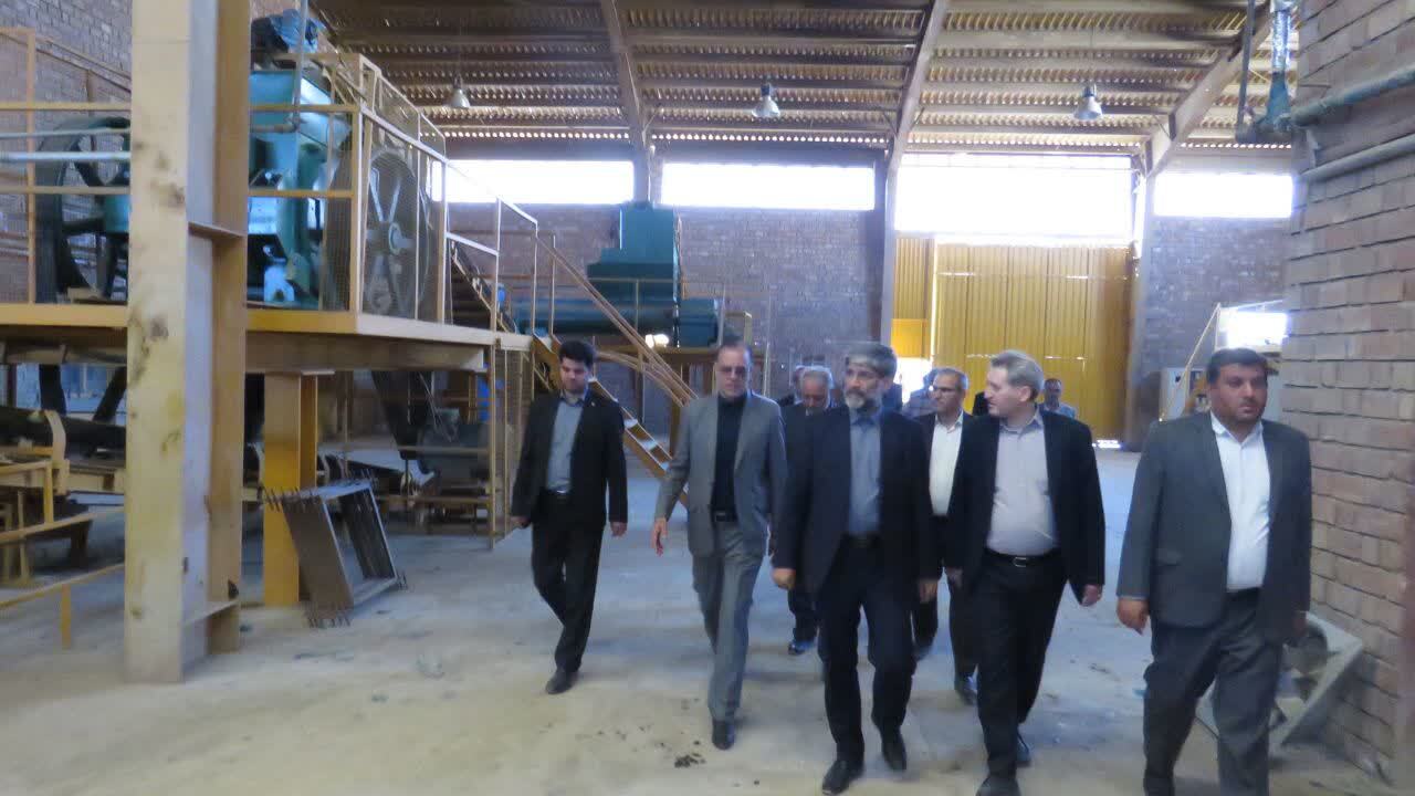 پیگیری تثبیت مالکیت و راه اندازی کارخانه آجرسفال در ارومیه