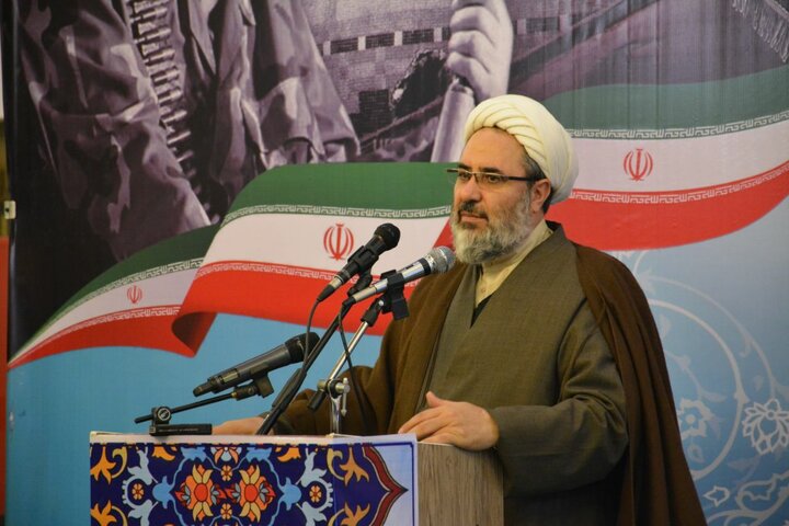 ملت ایران در برابر تهدیدها ایستاده و از انقلاب خود دفاع کرده است