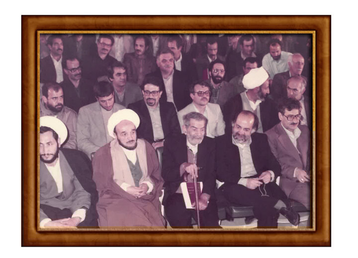 تصاویری منتشرنشده از حضور استاد شهریار در تالار وحدت دانشگاه تبریز