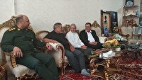 ادای احترام رئیس فدراسیون کاراته ایران به خانواده شهید مدافع حرم و قهرمان کاراته