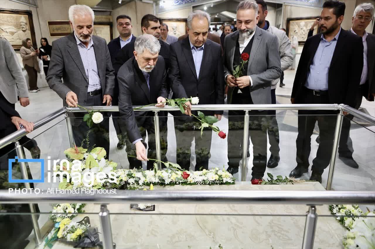 گلباران مقبره الشعرا با حضور وزیر فرهنگ و ارشاد اسلامی