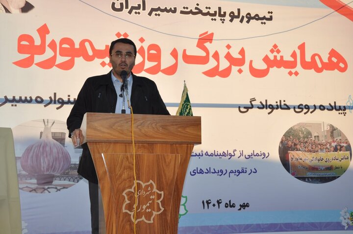 متفکرآزاد: توسعه آذربایجان، محرک رونق اقتصادی کشور است