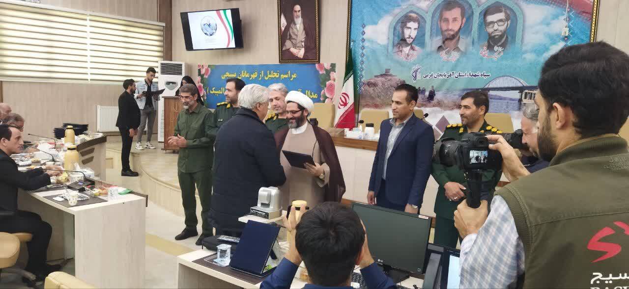 پیام آذری