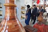 خانه‌های صنایع‌دستی کانون تولید عاطفه و ارتباط بین هنرمندان و صنعت باشد
