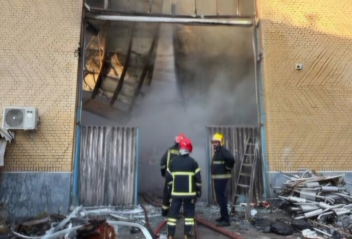 جان فشان: یک فوتی در پی آتش سوزی تولیدی مواد پلاستیکی