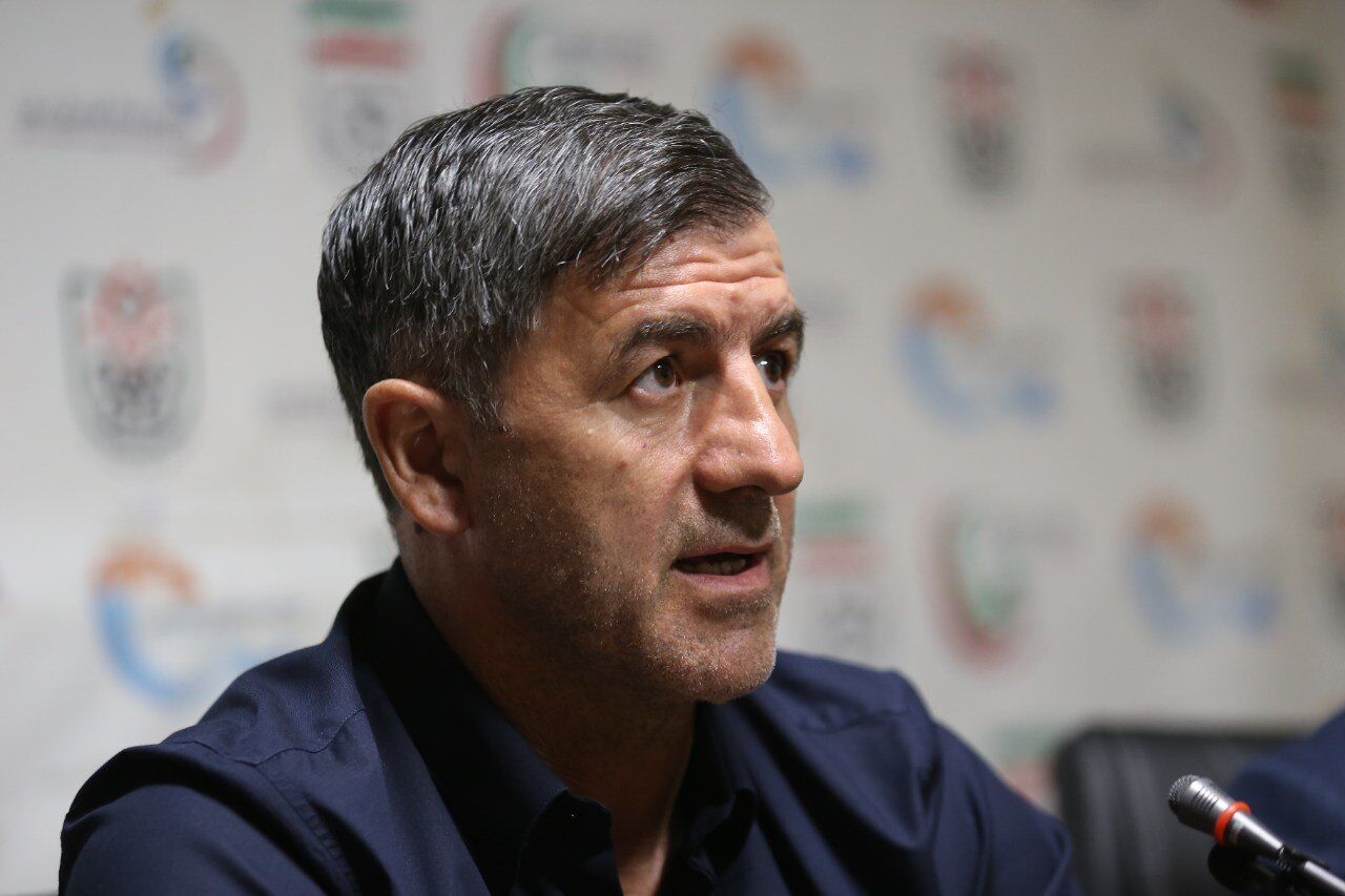 کریم باقری: ترکیب بازی با تراکتور بر عهده من است؛ فوتبال بدون تماشاگر جذاب نیست
