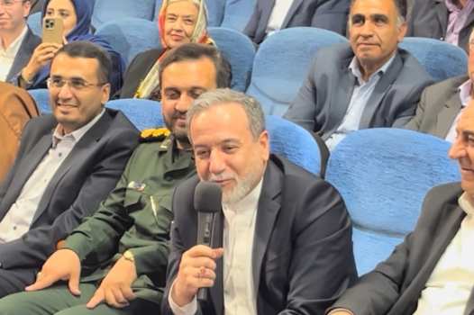 پیوستن وزیر امور خارجه به پویش «به ساز مدرسه، بساز مدرسه»