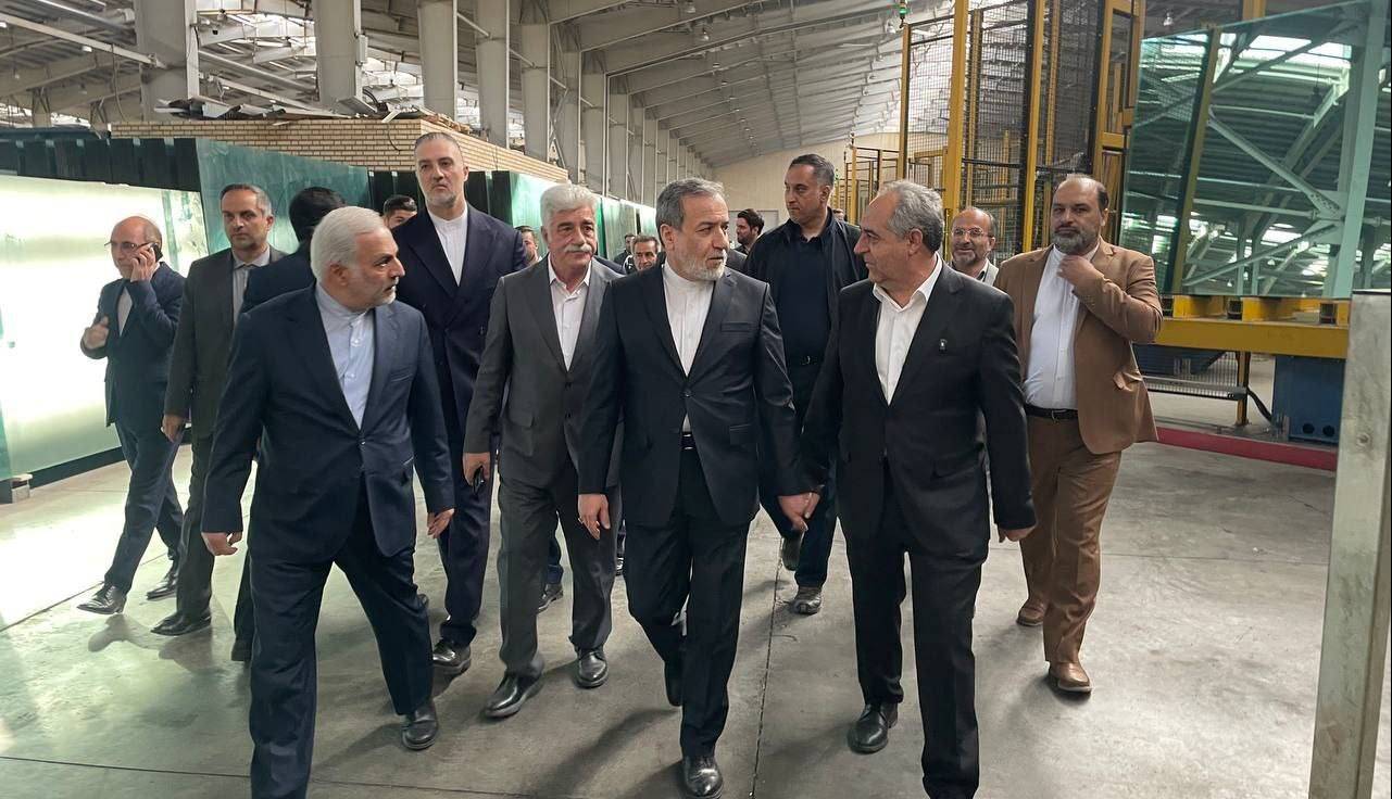 بازدید عراقچی از یک کارخانه در استان آذربایجان شرقی