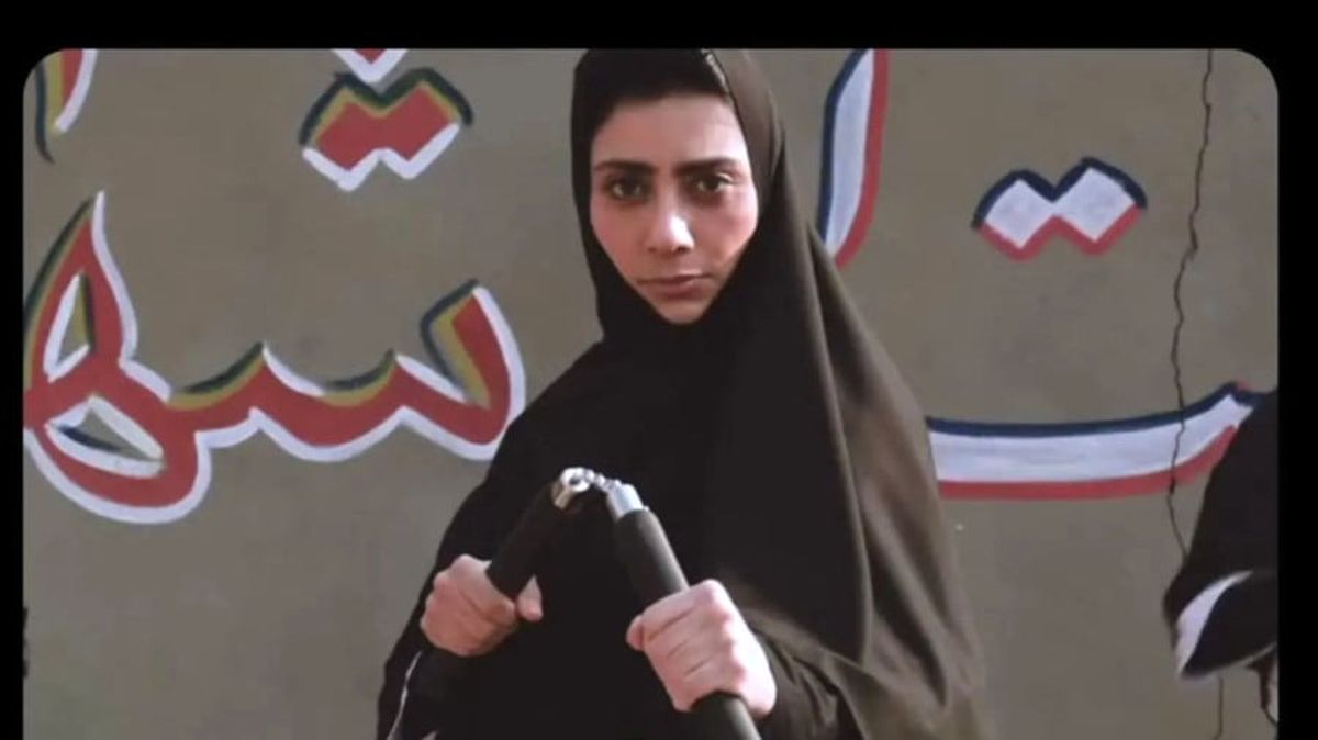 تمرین مونا فرجاد با نانچیکو در پشت صحنه فیلم «آقای زالو»