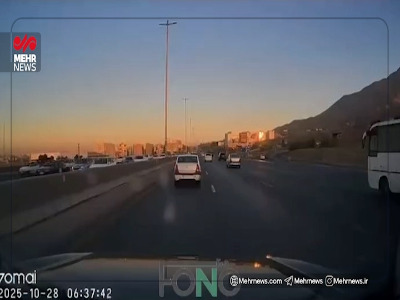 لحظه انحراف به چپ یک خودرو در اتوبان