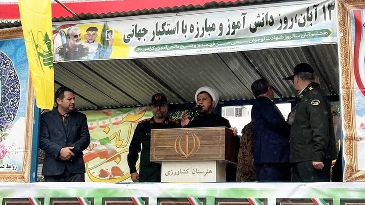 عزیزی:ملت ایران در برابر استکبار سر تسلیم فرود نخواهد آورد