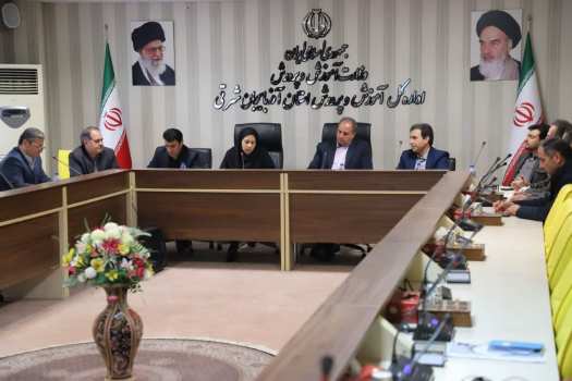 جلسه بررسی فعالیت‌ها و توسعه هنرستان‌های جوار صنعت در آذربایجان شرقی / آموزش مهارتی دانش آموزان محور توسعه صنعتی استان