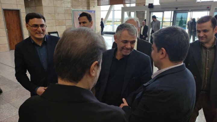 معاون وزیر راه و شهرسازی وارد اردبیل شد