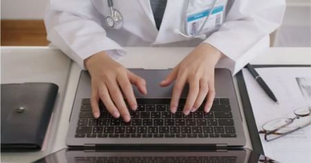 نقش مشاوره پزشکی آنلاین در پیشگیری از مراجعه‌های غیرضروری به دکتر عمومی