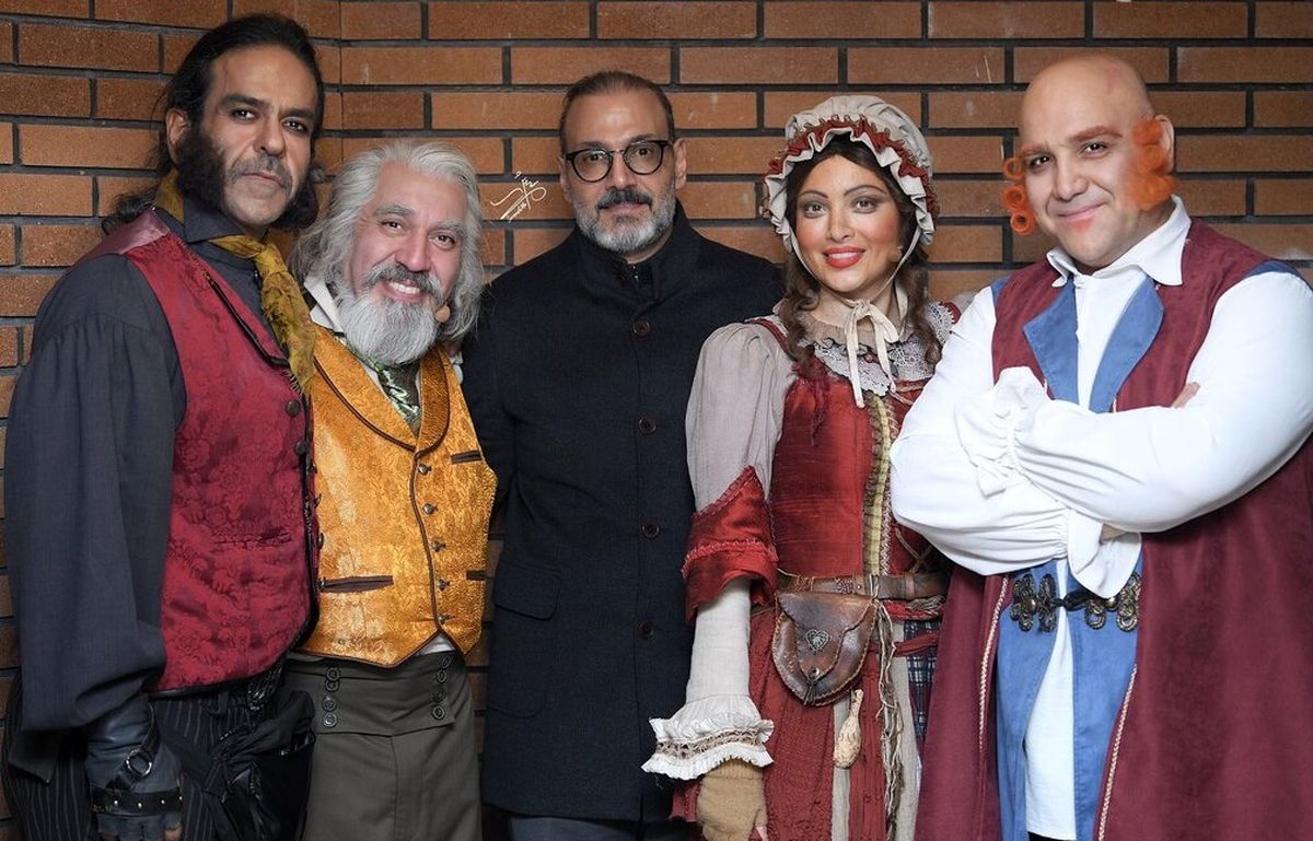 علیرضا قربانی کنار بازیگران الیور توئیست/ ویدئو