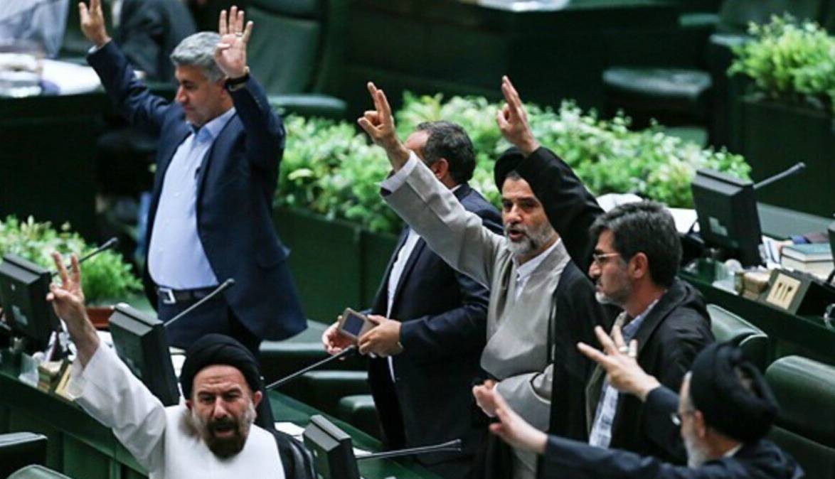 تندورهای مجلس با رضایت و جلب اعتماد مردم مشکل دارند!