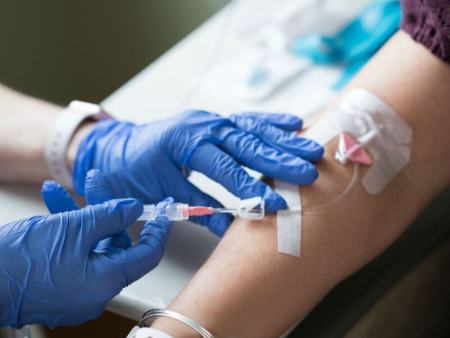 اظهارات تلخ سخنگوی کمیسیون بهداشت درباره وضعیت افزایش قیمت دارو؛ یک نوبت تزریق داروی سرطانی یک میلیارد و ۸۰۰ میلیون تومان!