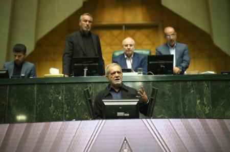 پزشکیان:ما نمی‌توانیم حکومت کنیم ولی مردم گرسنه باشند/ نظرسنجی‌ها نشان داد مردم از دولت ناراضی‌اند