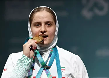 طلای دوضرب بازی‌های اسلامی بر گردن بانوی اردبیلی