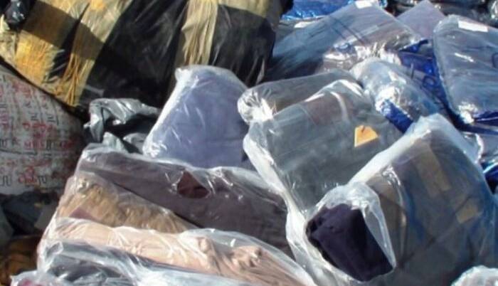 کشف البسه خارجی قاچاق به ارزش ۶ میلیارد ریال در بستان‌آباد