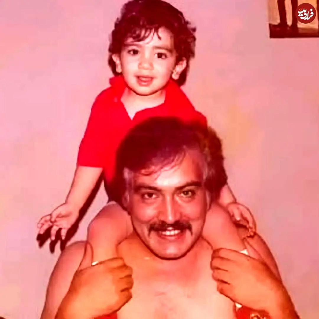 سفر در زمان؛ «منوچهر وثوق» به همراه فرزند خردسال اش؛ دهه ۵۰