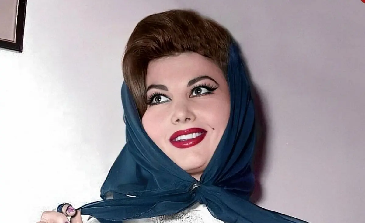 در گذر زمان؛ ایرن به همراه جمعی از هنرمندان