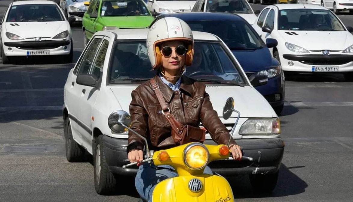 آخرین نشانه تغییرات اجتماعی؛ گزارش «آسوشیتدپرس» از موتورسواری زنان در ایران