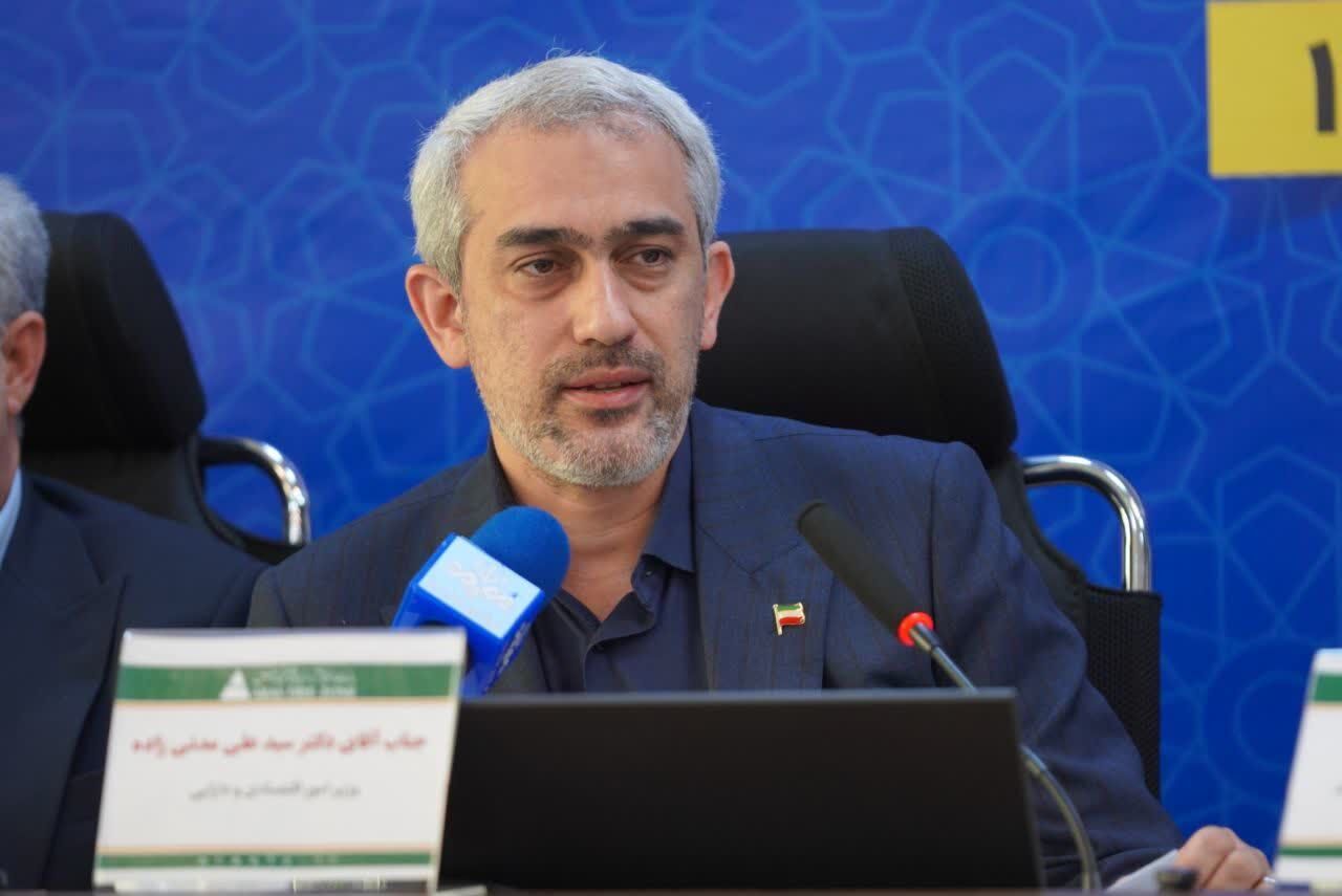 وزیر اقتصاد: تمامی بخشنامه‌ها و آیین‌نامه‌های مغایر قانون مناطق آزاد لغو می‌شود