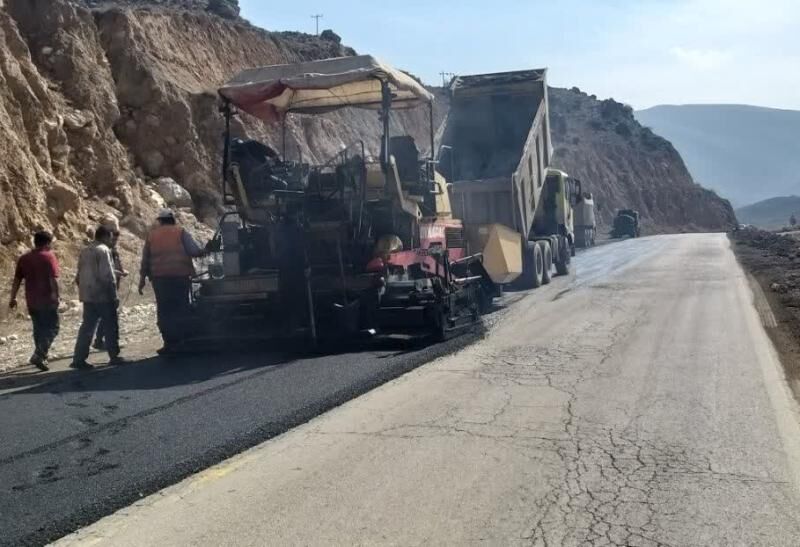 بهسازی و روکش ۱۲ کیلومتر از محور مهاباد ـ سردشت آغاز شد