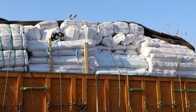 نخستین محموله پارچه با رویه جدید تجارت مرزی وارد آذربایجان‌غربی شد