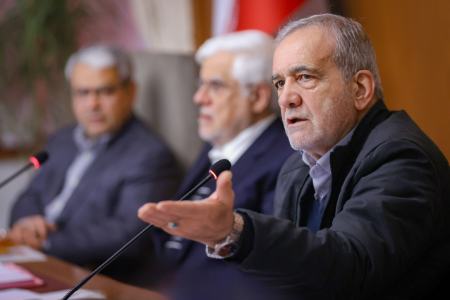 حمله روزنامه شهرداری به پزشکیان و اعضای دولت: اینکه مشکلات کشور را صریح بیان می‌کنید اسمش صداقت نیست!