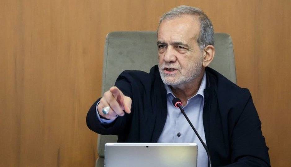 کیهان: آقای رئیس‌جمهور! به جای مطالبه‌گری، باید گزارش عملکرد ارائه دهید